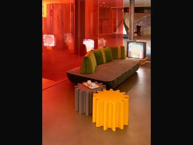 Tavolino a forma di ingranaggio Gear di Slide