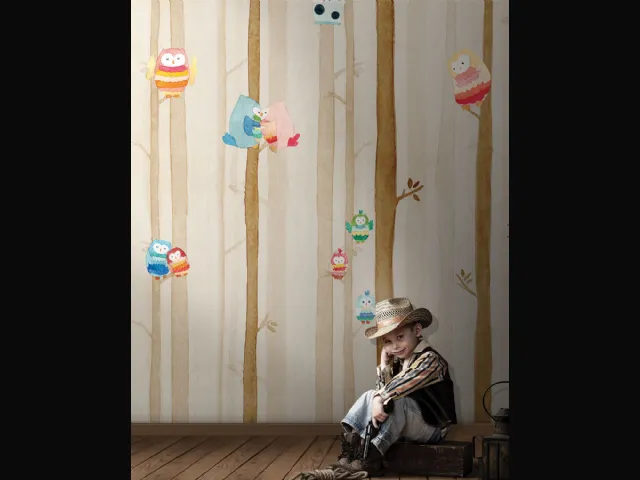 Carta da parati per camerette con gufetti colorati nel bosco Dakota di London Art