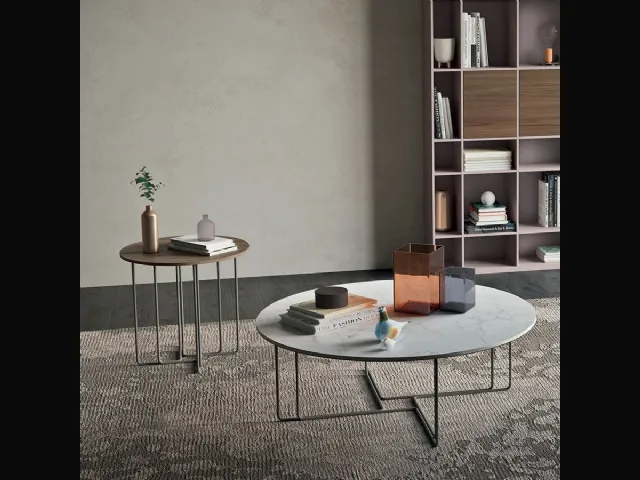 Tavolino con piano in marmo grigio e con basamento finitura brunito Aster di Orme