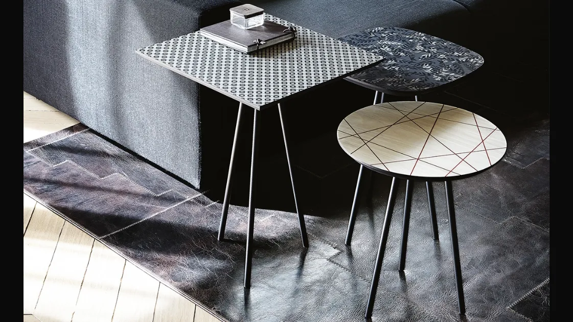 Tavolino in acero serigrafato e base in acciaio Kaos di Cattelan Italia
