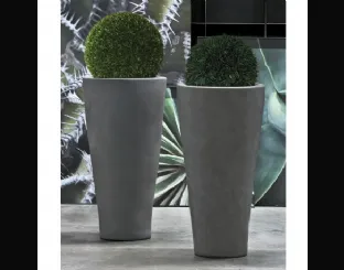 Vaso in ceramica con finitura in cemento Cono Cemento di Adriani e Rossi