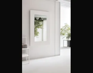 Specchio Dolcevita con cornice in legno laccato poro aperto bianco gesso di Tomasella