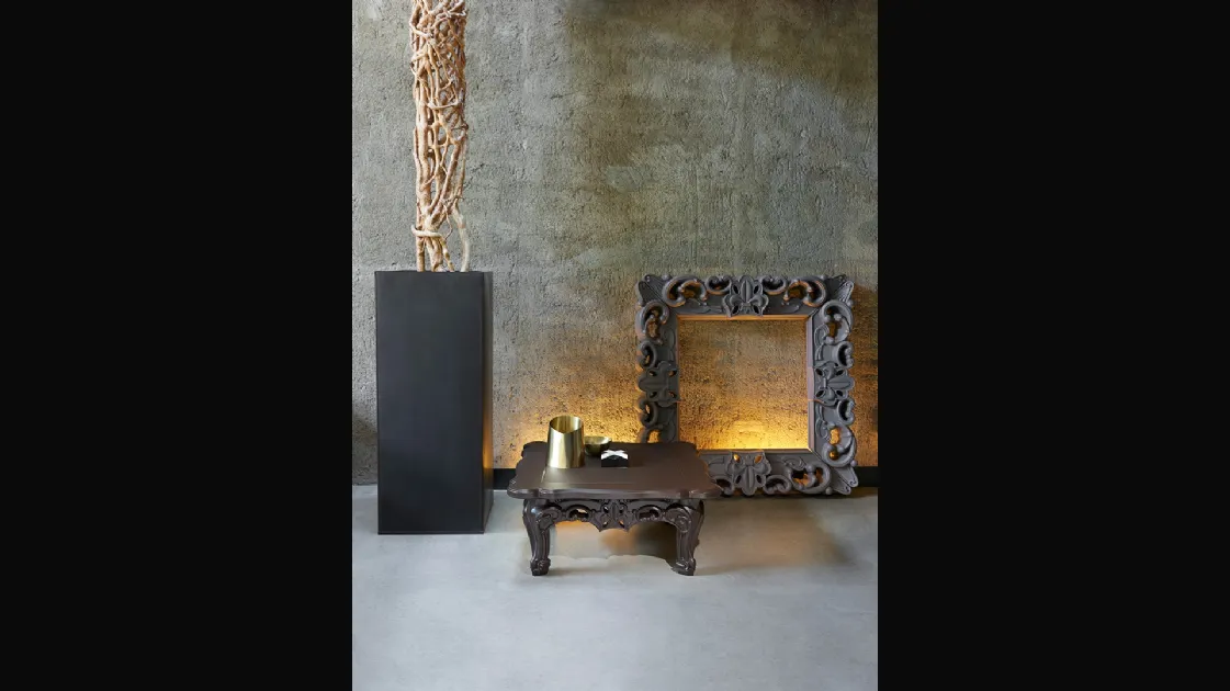 Tavolino di design di ispirazione barocca rivisitata in chiave moderna in polietilene Duke of Love di Slide