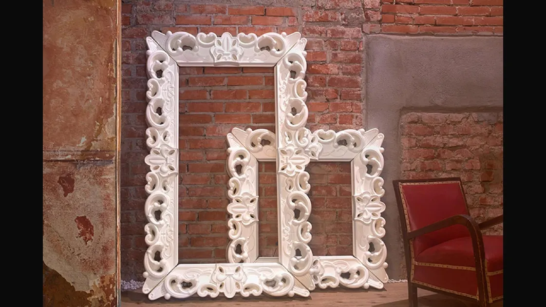 Cornice moderna in polietilene Frame of Love di Slide