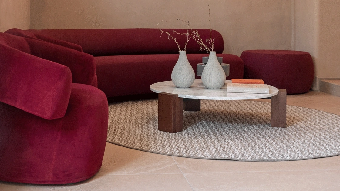 Tavolino in marmo con base in legno Gogan di Moroso