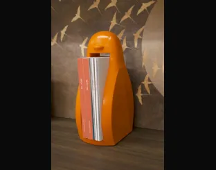 Portariviste colorato a forma di pinguino in polietilene Kokò Book di Slide