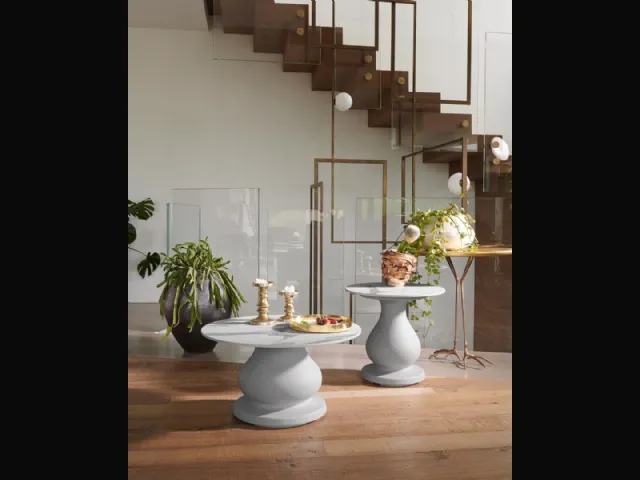 Tavolini di design ispirati a forme classiche in due altezze, con piani in HPL ad effetto marmo e base in polietilene Ottocento Mini di Slide