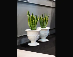 Vaso di design in polietilene che si ispira allo stile barocco Pot of Love di Slide