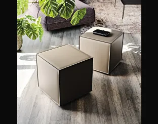 Pouf Kubo su ruote completamente rivestito in cuoio con cuciture in contrasto di Cattelan Italia