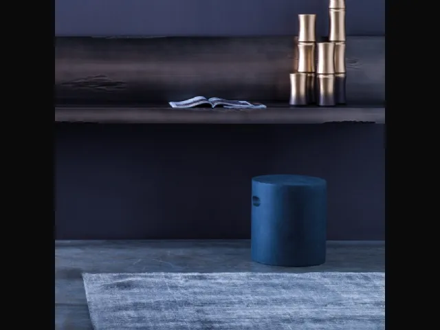 Pouf cilindrico Nappe in gres porcellanato di Adriani e Rossi