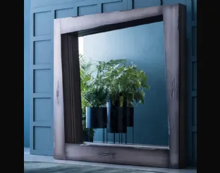 Specchiera Look con cornice in finitura laccato silverblack di Adriani e Rossi