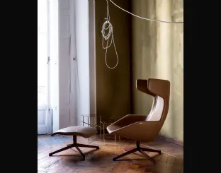 Pouf in pelle con basamento girevole Take a line for a walk di Moroso