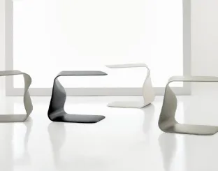 Tavolino di design Duffy in poliuretano laccato opaco di Bonaldo
