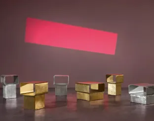 Tavolino Kira in alluminio fuso di Gervasoni