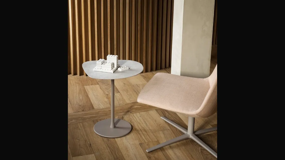 Tavolino Mixit con top in ceramica di Desalto