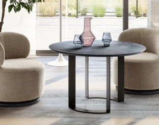 Tavolino Otto Breakfast in cemento spatolato di Twils