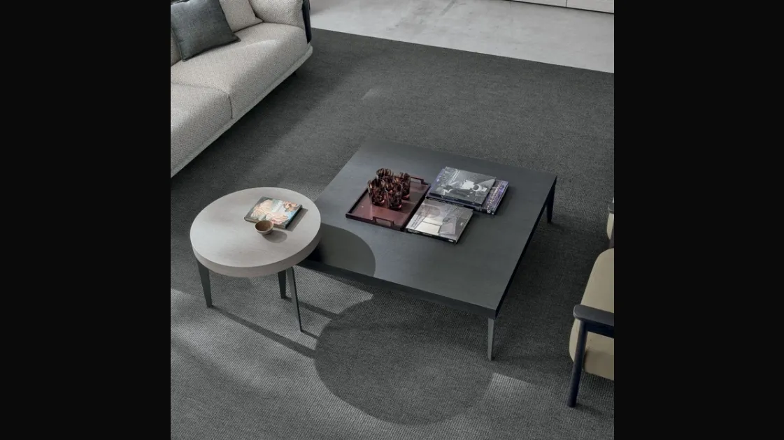 Tavolino Atollo in materico alpaca e materico rovere carbone di Tomasella