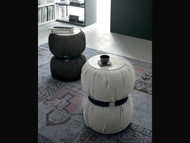 Tavolino Guccino con top in laccato e rivestimento in tessuto di Tomasella