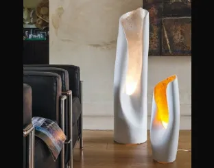 Lampada da terra in ceramica con interno foglia oro o argento Calla di Adriani e Rossi