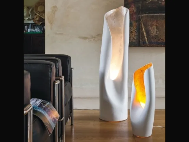 Lampada da terra in ceramica con interno foglia oro o argento Calla di Adriani e Rossi