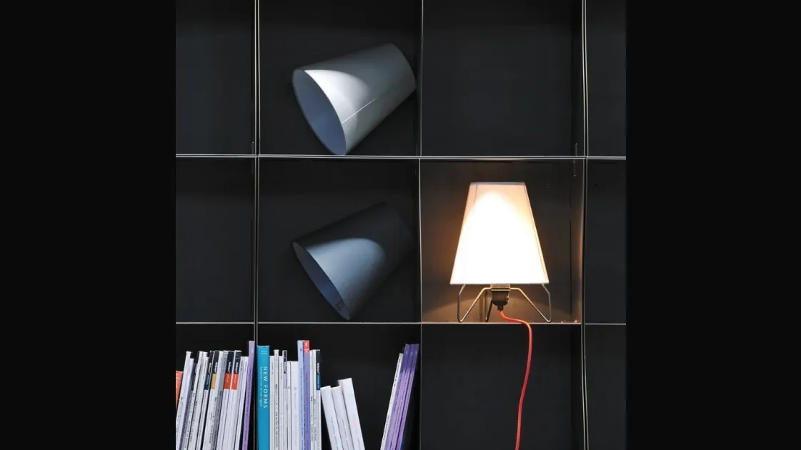 Lampada da tavolo in tessuto con struttura in metallo Jet Table di Adriani e Rossi