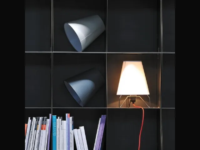 Lampada da tavolo in tessuto con struttura in metallo Jet Table di Adriani e Rossi