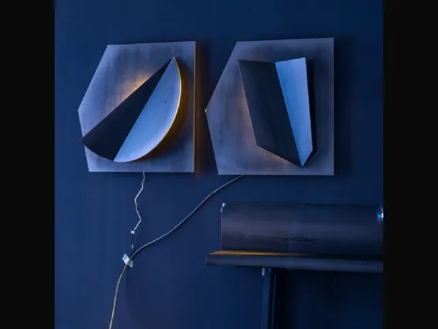 Lampada come un quadro luminoso in finitura metallica Amadeus light di Adriani e Rossi