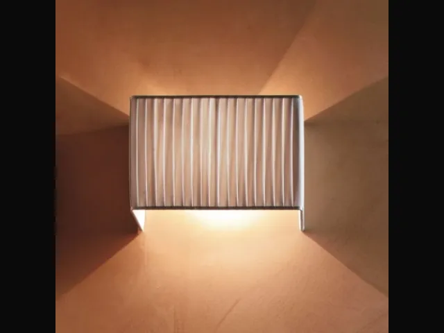 Lampada in tessuto plissettato Applique Tao Plisse di Adriani e Rossi