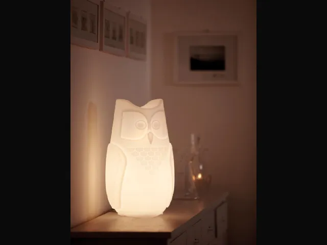 Lampada da tavolo a forma di gufo in polietilene Bubo di Slide