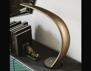 Lampada da tavolo in poliuretano con base in acciaio Mamba di Cattelan Italia