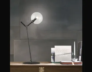 Lampada da tavolo in metallo con sfera bianca Gioconda Table di Adriani e Rossi