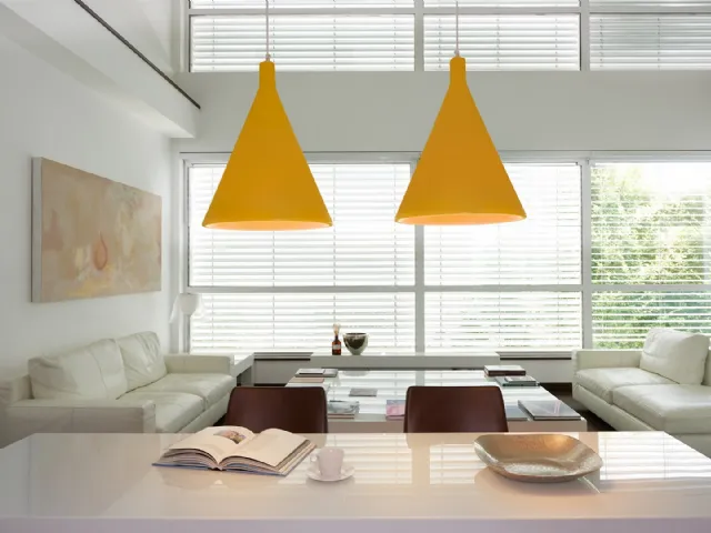 Lampada a sospensione in polietilene laccato giallo Juxt di Slide