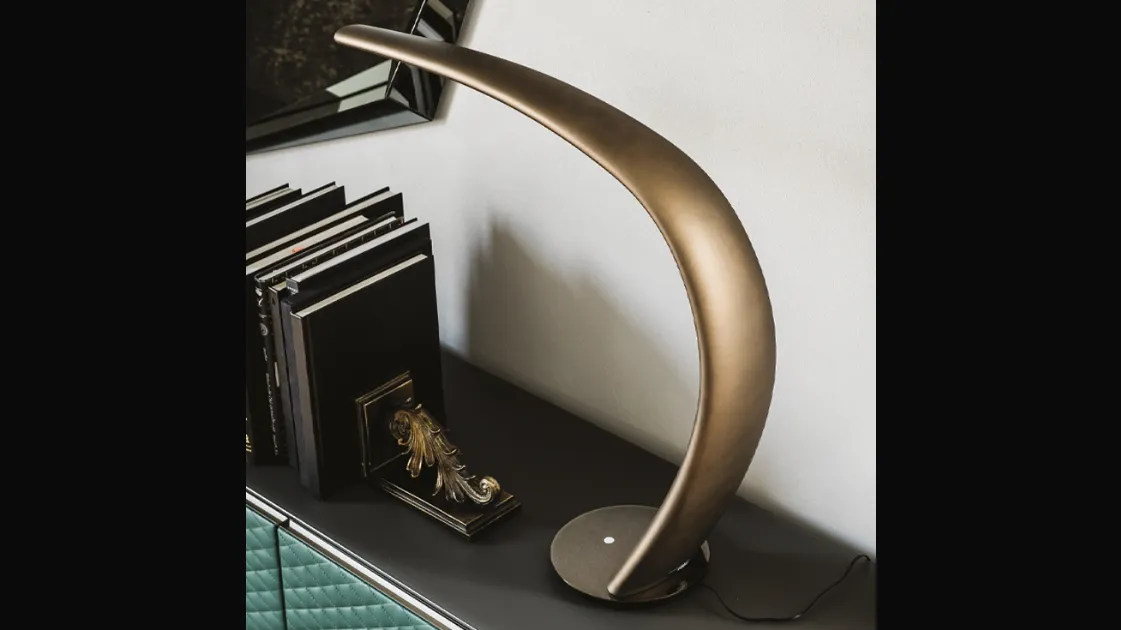 Lampada da tavolo Mamba in poliuretano verniciato di Cattelan Italia