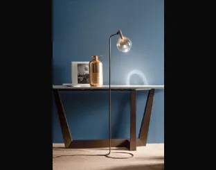 Lampada da terra Sofì con struttura in ottone e diffusore in vetro soffiato di Bonaldo