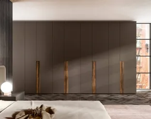 Armadio Key in laccato opaco con inserto Wood XGlass Ebano con ante battenti di Lago