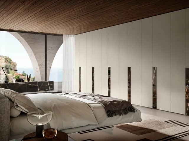 Armadio con ante battenti laccato Bianco Key inserto Marble XGlass in vetro effetto marmo di Lago