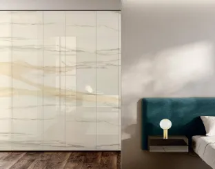 Armadio con ante battenti Flapp in vetro Marble XGlass di Lago