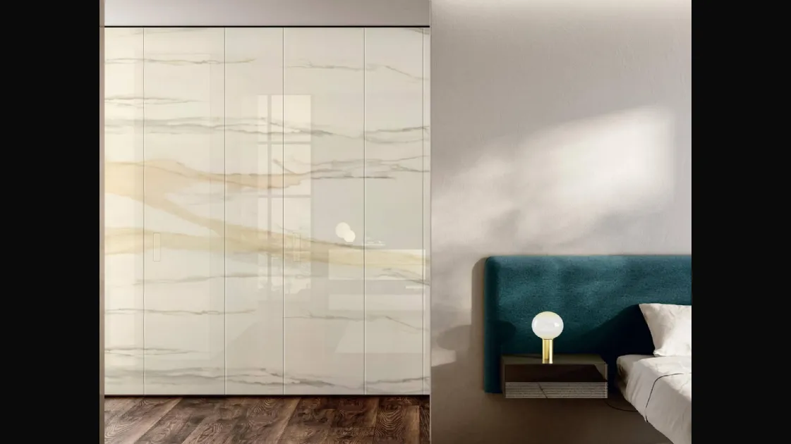 Armadio con ante battenti Flapp in vetro Marble XGlass di Lago