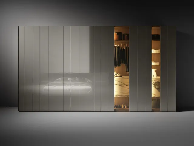 Armadio con ante battenti NOW in vetro laccato Grigio con Vetrinetta Bronzo di Lago