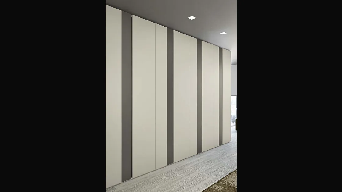 Armadio con ante battenti in laccato opaco a due colori Slim di Clever