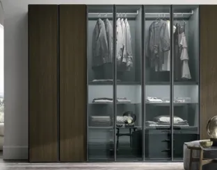 Armadio Metropolis in materico rovere termocotto con ante in materico rovere termocotto e vetro fumé 363 di Tomasella