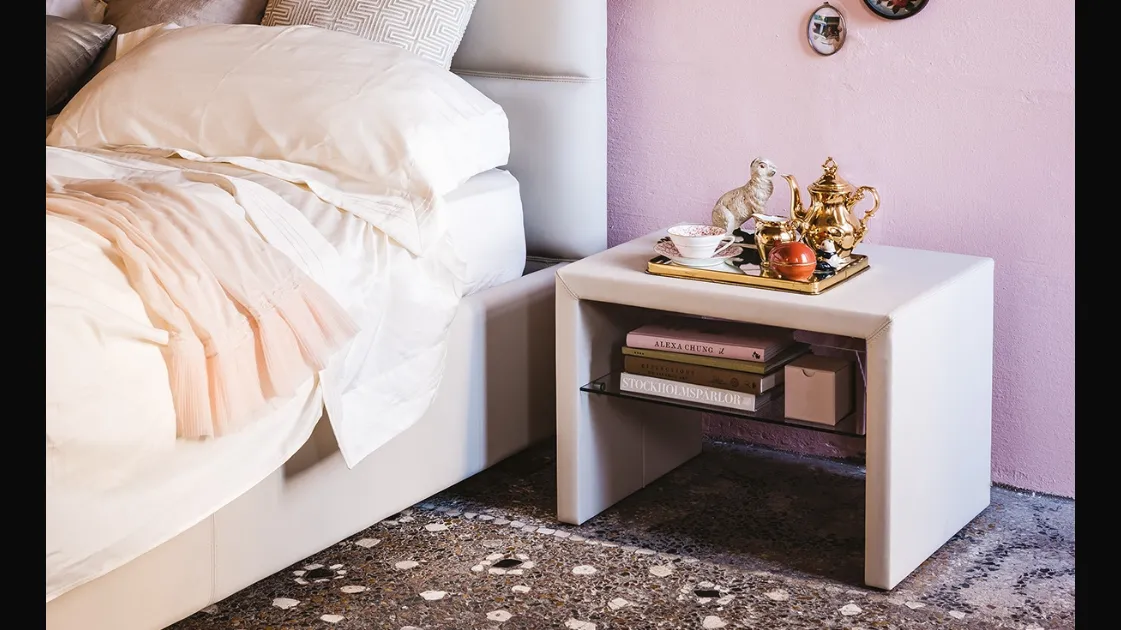 Comodino in legno rivestito in pelle Dorian di Cattelan Italia