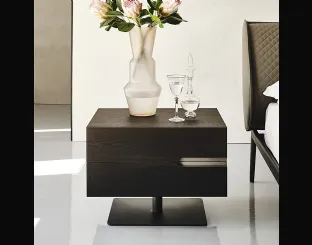 Comodino in legno laccato con inserti in ecopelle Ciro di Cattelan Italia