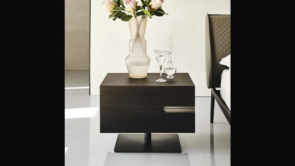 Comodino in legno con base in metallo Ciro di Cattelan Italia