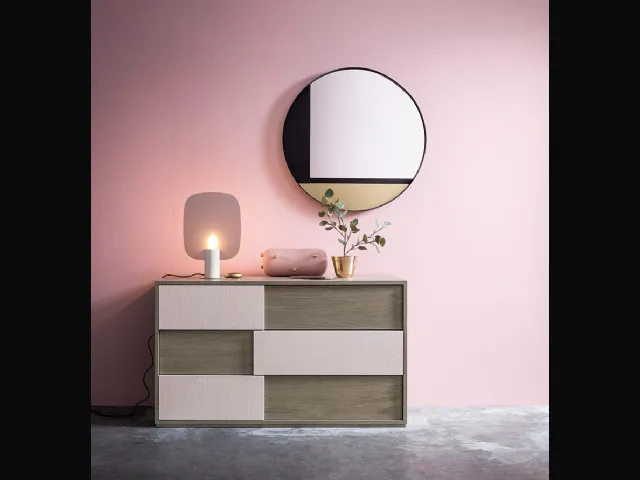 Comò Side in legno di Rovere con finiture diverse di Devina Nais