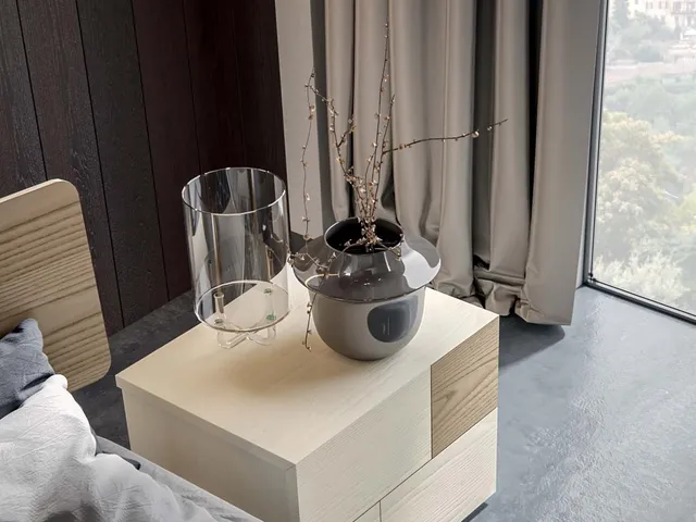 Comodino Alvin in legno di Veneran