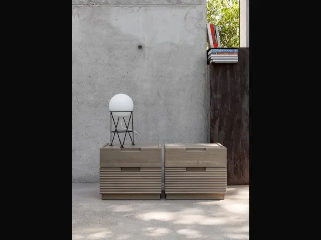 Comodino Zero16 in legno massello di Rovere di Devina Nais