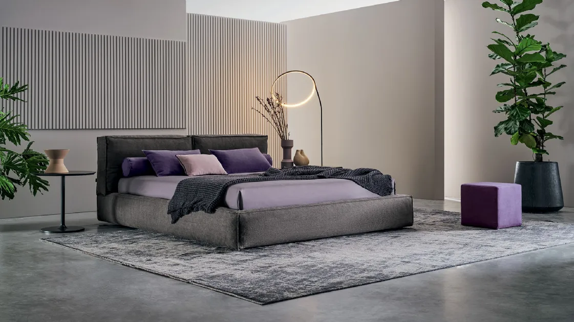 Letto in tessuto con testiera imbottito Academy Piuma di Twils