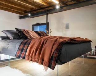 Letto matrimoniale Air senza Testiera con base in vetro trasparente di Lago
