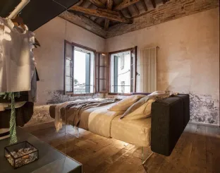 Letto Air con Testiera imbottita in tessuto di Lago